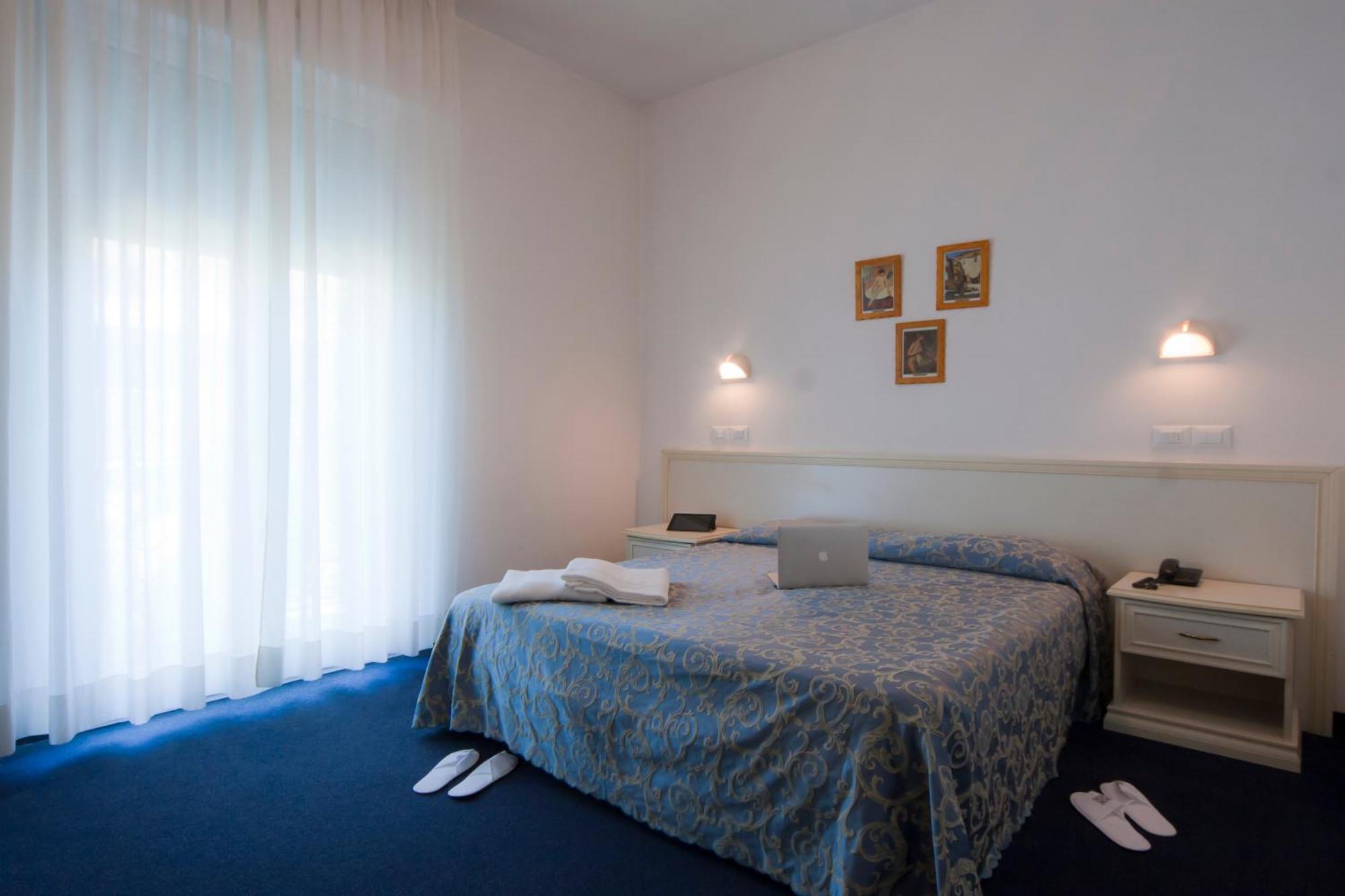 Residence Divina Ріміні Екстер'єр фото