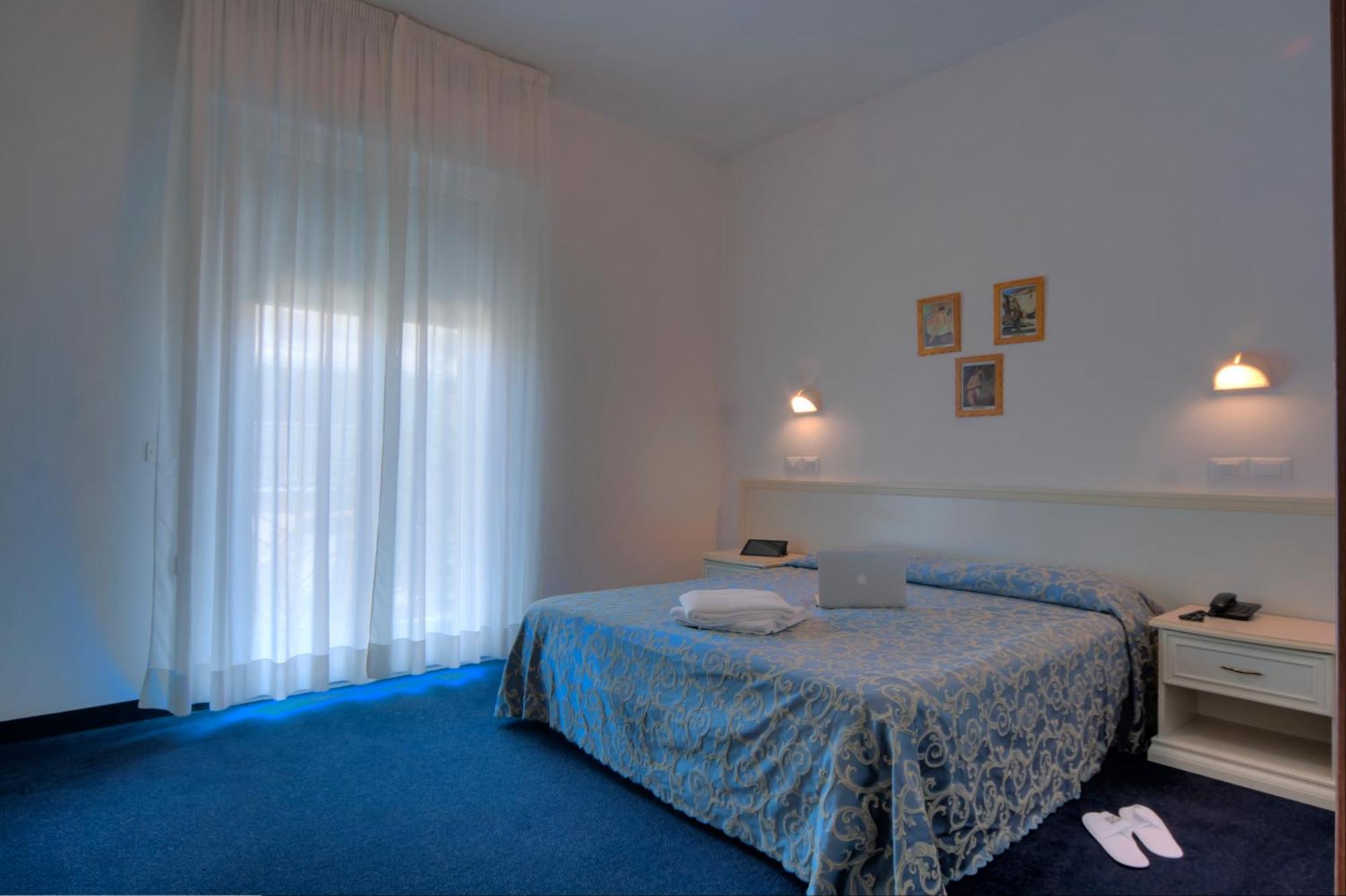 Residence Divina Ріміні Екстер'єр фото