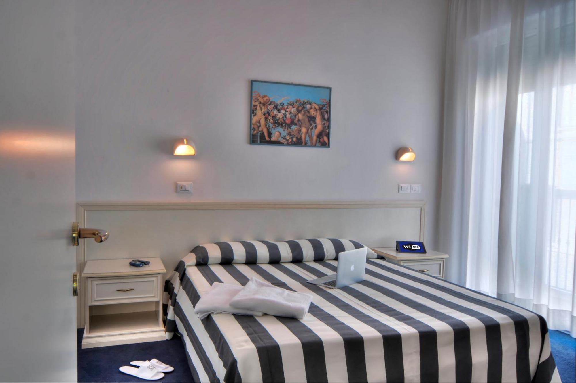Residence Divina Ріміні Екстер'єр фото