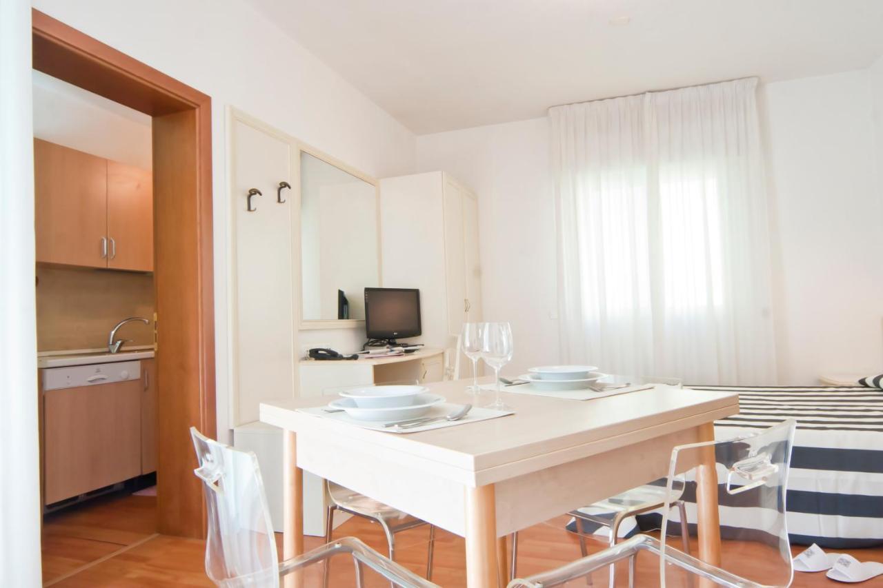 Residence Divina Ріміні Номер фото